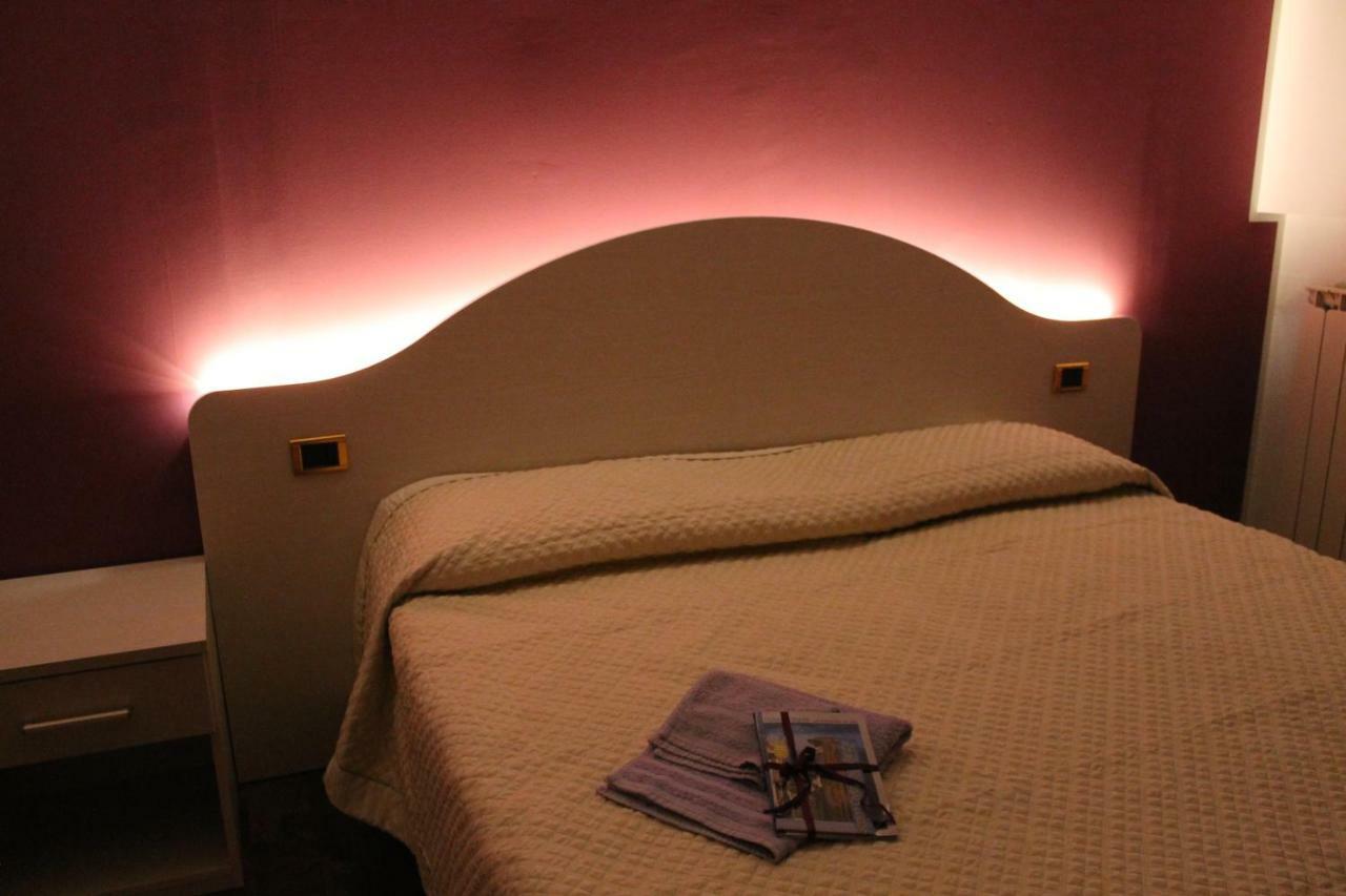 Il Mandorlo B&B Civitanova Alta Bagian luar foto