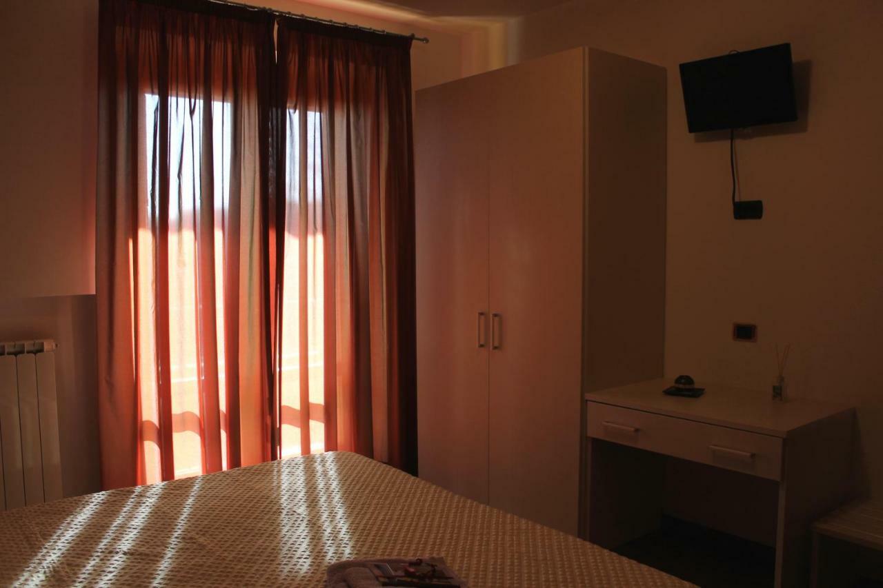 Il Mandorlo B&B Civitanova Alta Bagian luar foto